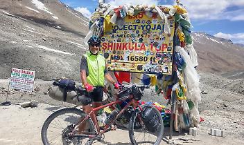 Ex sindaco del Canavese conquista l’Himalaya in bici: l’impresa a 5050 metri