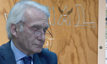 Imbecilli in azione sulla Via Francigena: cabina vandalizzata, il sindaco promette denunce