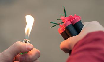 Fa esplodere un petardo nel centro di None nella notte, identificato e denunciato un 19enne