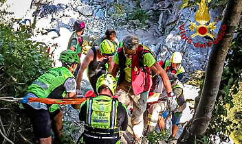 Paura nel Sangone, ragazzo ferito e bloccato nell'acqua: salvato dai sommozzatori