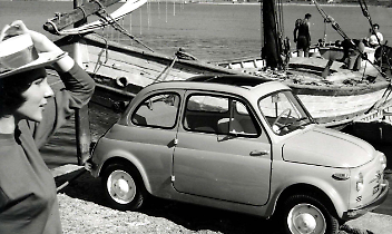 FIAT 500, la piccola meraviglia che ha fatto sognare l’Italia: storia di un’auto diventata famiglia, libertà, futuro