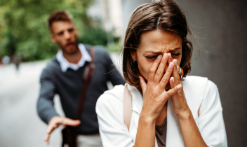 Mantenimento dei figli: quali rischi per chi riduce unilateralmente la somma dovuta?