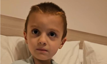“Vola amore. Ora sei libero”: addio ad Alessandro, il piccolo guerriero di Caselle che ha insegnato al mondo cosa significa vivere davvero