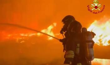Fiamme a Ferragosto, brucia il Barbecue Paradise: notte di terrore a San Maurizio Canavese