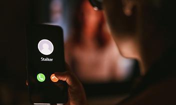 Verbania, stalker recidivo è torna in carcere dopo centinaia di telefonate oscene