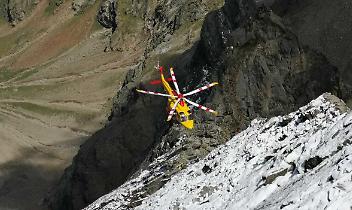 Nel gelo della notte, salvataggio a 2.750 metri per due escursionisti