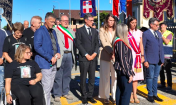 Brandizzo, presidio e tensioni nel giorno del ricordo: i carabinieri chiedono i documenti