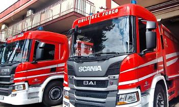 Auto a benzina in fiamme sulla A4 nel Novarese