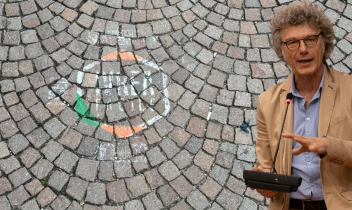 Ivrea facile? No, Ivrea inutile: 120 mila euro per stencil che sbiadiscono
