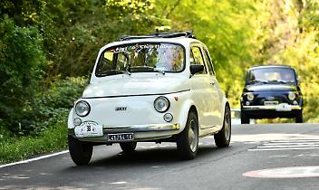 Raduno di Fiat 500 a Giaveno: ottanta piccole grandi icone in festa