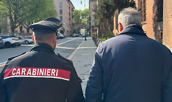 Carabinieri sventano la “truffa dello specchietto” ai danni di un pensionato di 83 anni