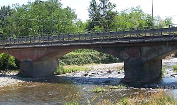 Chiude il ponte sul Malone a Front: una giornata di verifiche tra sicurezza e disagi