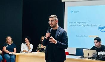 Ozegna porta la scuola nel digitale