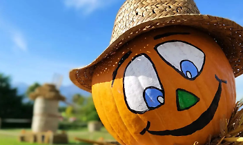Favria si accende d’autunno: torna il Villaggio della Zucca con 60 mila zucche e magia per tutta la famiglia