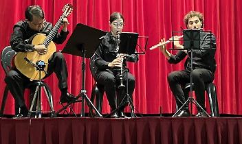 Trio Zardino incanta Quincinetto: l’apertura affidata a una tredicenne del liceo musicale di Rivarolo