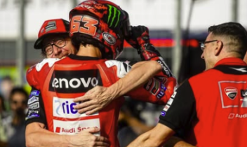 Bagnaia trionfa in Giappone, ma il sorriso più largo è di Marquez