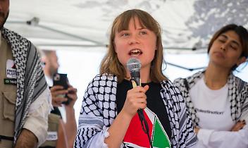 L'Idf assalta la Flotilla: il video dell'arresto di Greta Thunberg 