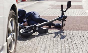 Orbassano, scontro tra auto e monopattino