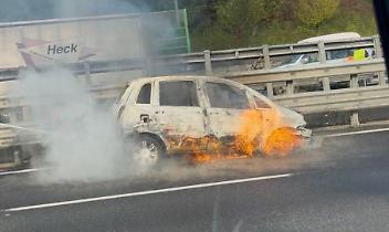 Auto in fiamme