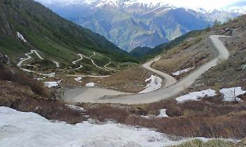 Stop al traffico su Nivolet, Viù, Assietta e Finestre: la montagna si prepara al gelo