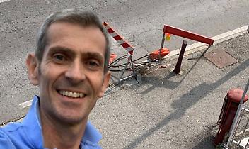 In via Torino a Ivrea il buco diventa una fioriera