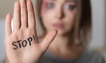 La violentava da quando aveva cinque anni: ventidue anni di inferno ad Asti