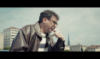 Willie Peyote si mette a nudo: la verità fa più rumore del rap