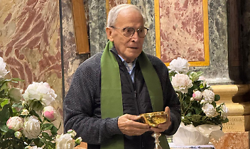 Dopo la malattia, il ritorno di don Gino: &ldquo;Vi ho portati nel cuore, sempre&rdquo;