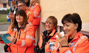 Cinquant’anni di cuore e sirene: la Croce Bianca del Canavese festeggia mezzo secolo di servizio