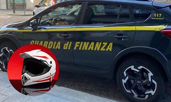 Caschi cinesi spacciati per italiani, maxi-sequestro da 5,5 milioni della Guardia di Finanza di Torino