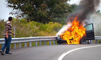 Veicolo in fiamme sull’A4