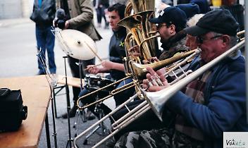 La Viuleta-Soun: concerto itinerante con la partecipazione di gruppi musicali spontanei