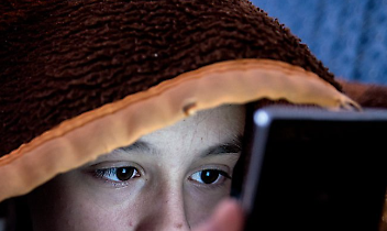 Cyberbullismo, un ragazzo su quattro vittima o testimone: solo il 5% chiede aiuto