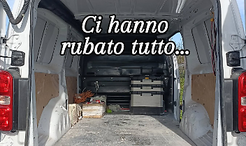 Furgone svaligiato mentre i proprietari fanno la spesa: fermo il volontariato per gli animali a Collegno