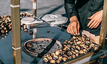 Caselle; caldarroste e vin brulè per scaldare il giorno del ricordo