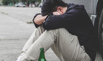 Torino, la notte in cui il 118 non ha dormito: cinquanta chiamate, una generazione appesa a un bicchiere