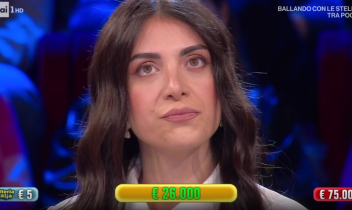 Ad &ldquo;Affari Tuoi&rdquo; la concorrente piemontese Martina si fida degli amici e perde tutto: &ldquo;amici amici e poi ti rubano la bici&rdquo;