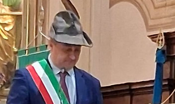 Il sindaco di Ceres, Davide Eboli, durante il discorso in occasione del IV Novembre