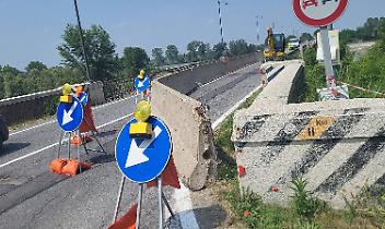 Il cantiere sul ponte sul Po