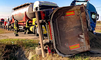Scontro tra due camion sulla SP31 bis a Verolengo, intervento dei Vigili del Fuoco per la messa in sicurezza