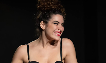 "Freevola": Il grido generazionale di Lucia Raffaella Mariani in scena