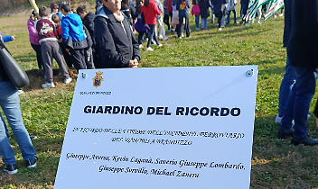 Cinque tigli per cinque vite spezzate: Brandizzo non dimentica la strage del treno