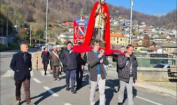 I Priori in processione con il santo patrono