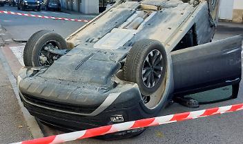 Auto ribaltata nel canale