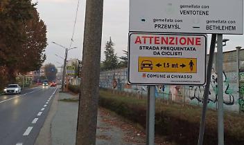 Uno dei nuovi cartelli comparsi a Chivasso in questi giorni. 