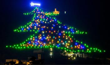 Hai mai visto un albero di Natale da 750 metri? Ecco i 5 pi&ugrave; incredibili del pianeta