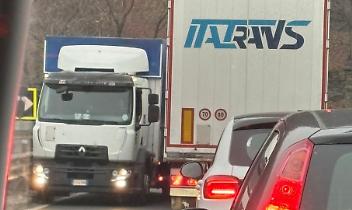 Due tir incastrati sul Ponte Preti: l&rsquo;immagine di un fallimento nazionale