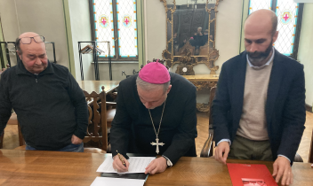 Il giorno in cui il Santo Bambino si è spento. E quello in cui Ivrea ha deciso di riaccenderlo