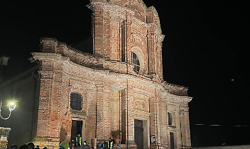 La Parrocchia di Coassolo in notturna