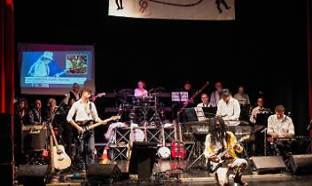 Christmas Pop & Blues al Giacosa: la Topoband suona per l&rsquo;U.G.I. e per i bambini di Ivrea